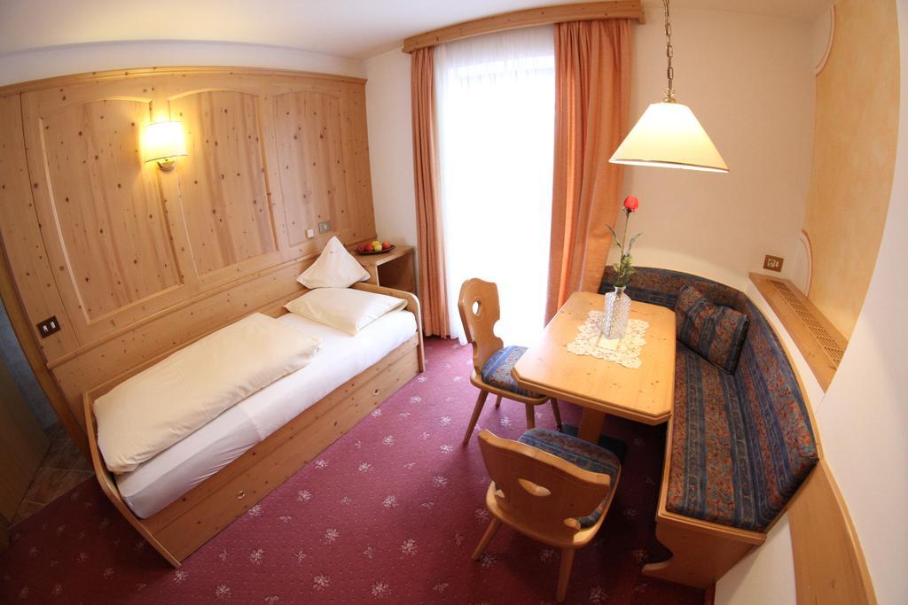 Hotel Val Сельва-ди-Валь-Гардена Номер фото